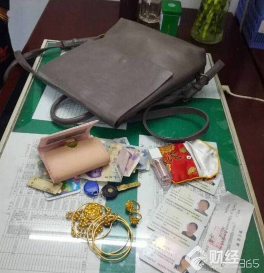數萬元婚飾完璧歸趙 農民工共享單車撿30萬卻這樣做