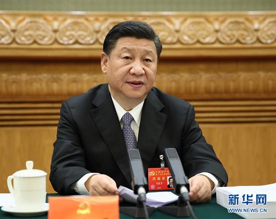 10月23日，中國(guó)共產(chǎn)黨第十九次全國(guó)代表大會(huì)主席團(tuán)在北京人民大會(huì)堂舉行第四次會(huì)議。習(xí)近平同志主持會(huì)議。新華社記者 蘭紅光 攝