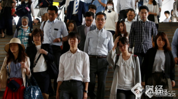 日本大學畢業(yè)生“不愁嫁”　平均收2.5份聘書