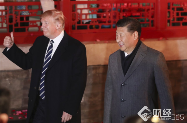 特朗普訪華：特朗普與習近平一同在故宮內欣賞京劇。（中新社）