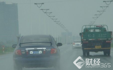 高速大霧致18起交通事故 現(xiàn)場慘不忍睹！