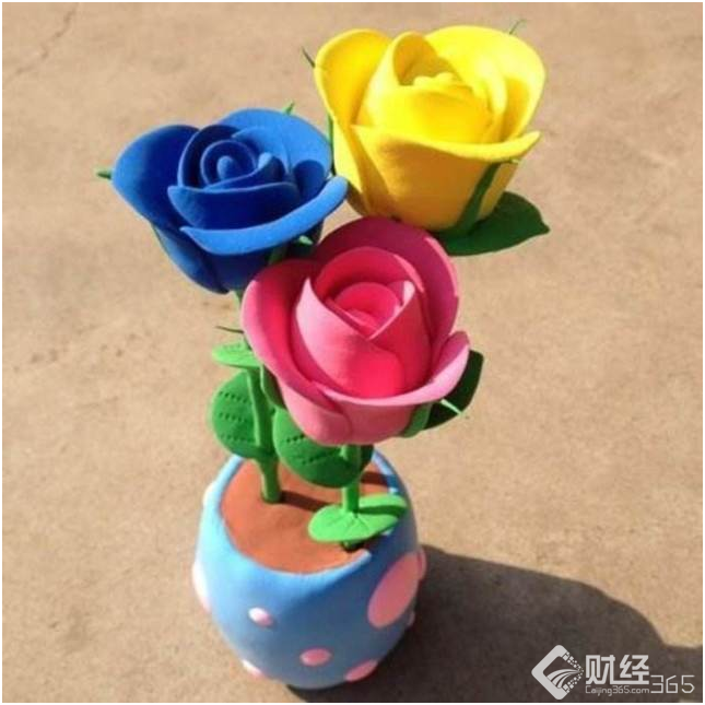 “90后”女孩用粘土打造微縮版世界 圓自己的手工夢