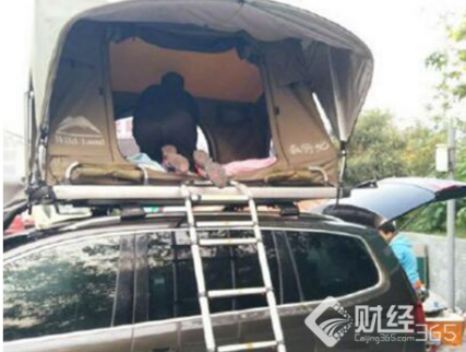 漲姿勢！車頂搭個帳篷就當家，自駕游好不愜意！