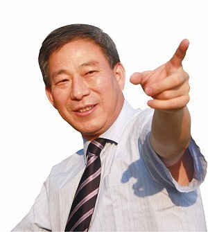 身家千億的嚴(yán)介和：有人說他大師 有人說他騙子