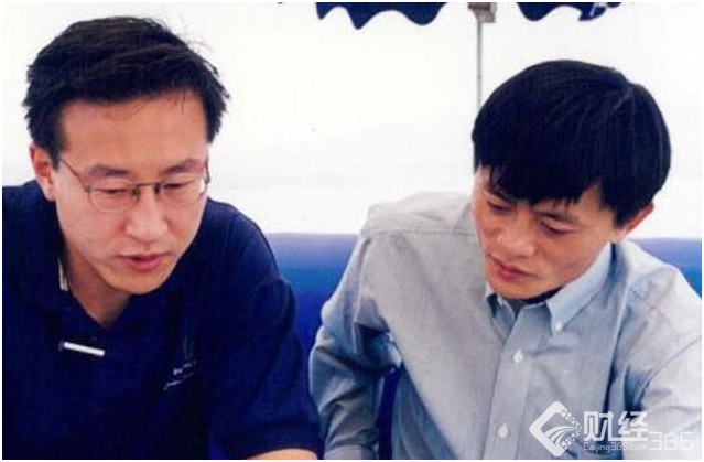 放棄百萬年薪，跟著馬云領(lǐng)500元薪水，他現(xiàn)在怎么樣了？