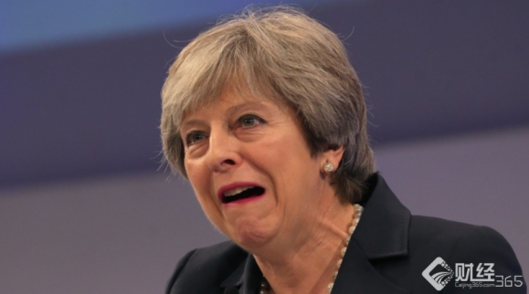 英首相特蕾莎梅面臨危機，40名議員聯名要求下臺