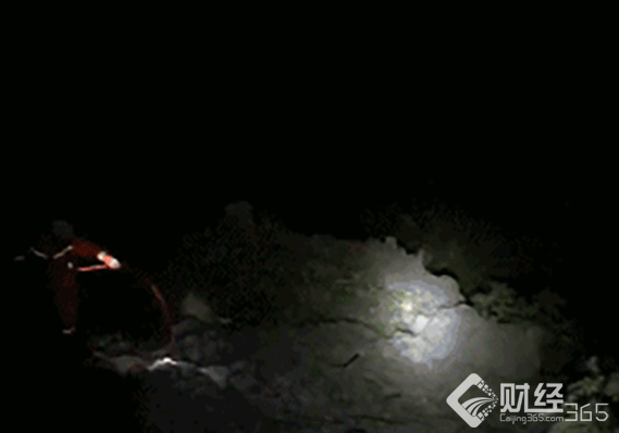 云南貨車側翻150米山澗，貨車司機從中學到了什么?