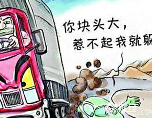 云南貨車側翻150米山澗，貨車司機從中學到了什么?
