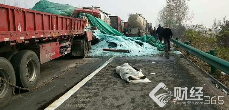 重磅!安徽30余輛車連環相撞 消防支隊70人正在實施救援!  　
