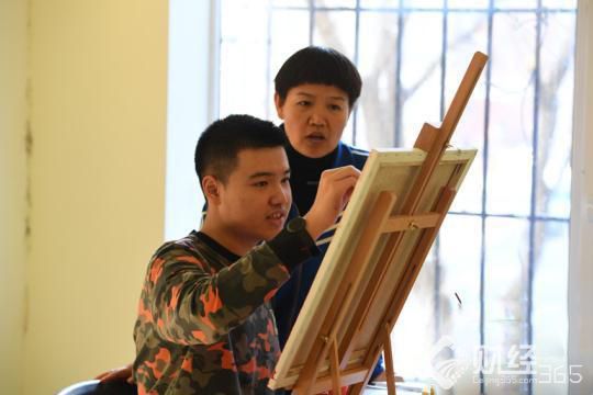創業資訊：孤獨癥少年用畫筆描繪勵志人生