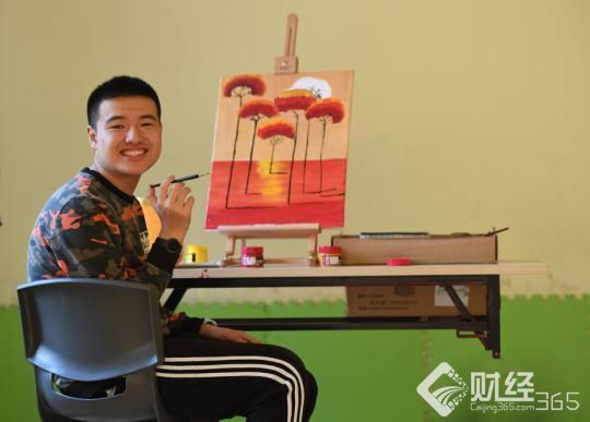 創業資訊：孤獨癥少年用畫筆描繪勵志人生