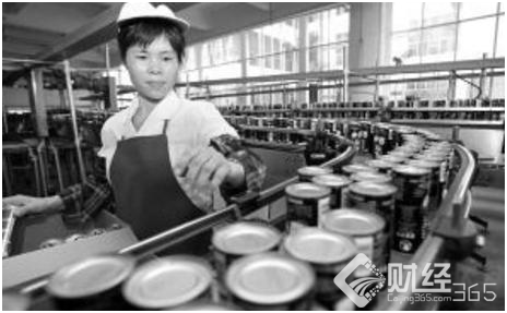 罐頭廠里的“臨時工”憑一個椰子，創中國一絕