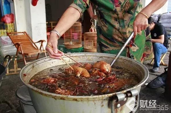 大媽賣豬蹄，10年沒漲價 為何如今能夠月入3萬？