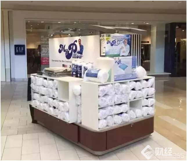 曾經癮君子，如今賣枕頭 逆襲成為億萬富豪、特朗普的坐上賓