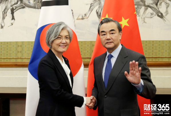 11月22日，韓國外長康京和來華與中國外長王毅會談