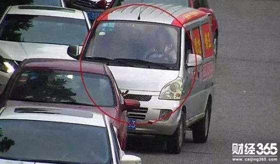 汽車變道