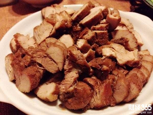 大學(xué)生創(chuàng)業(yè)：小攤位做大生意 賣鹵菜一樣賺大錢！