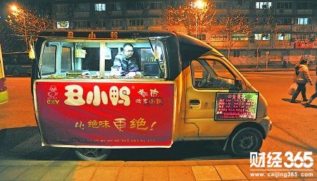大學生創業：大學生賣鹵菜，顧客提建議虛心接受還送鹵鴨腳 