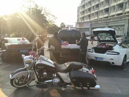 大學生創業：開豪車兜售圣誕蘋果？結果悲劇了！