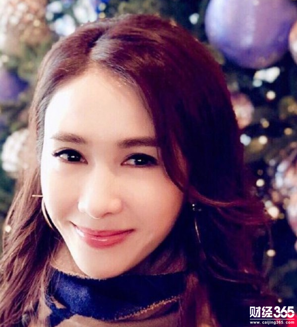 歲月從不敗美人：46歲闊太黎姿 當老板越來越大方！