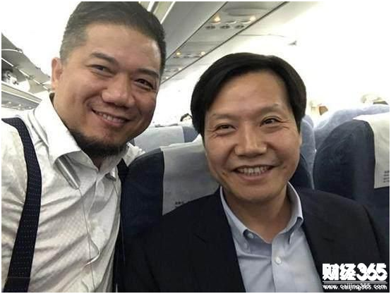 沒私人飛機，沒專車，也沒保鏢？小米的雷軍出差竟然打摩的！