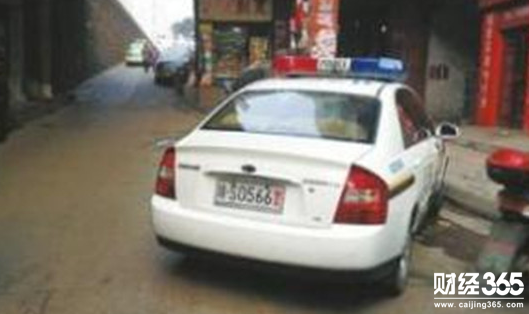 群眾給警車開罰單的背后
