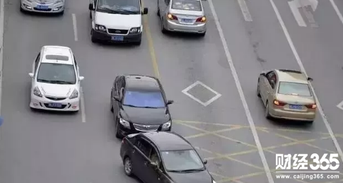 亂變道不打轉向燈