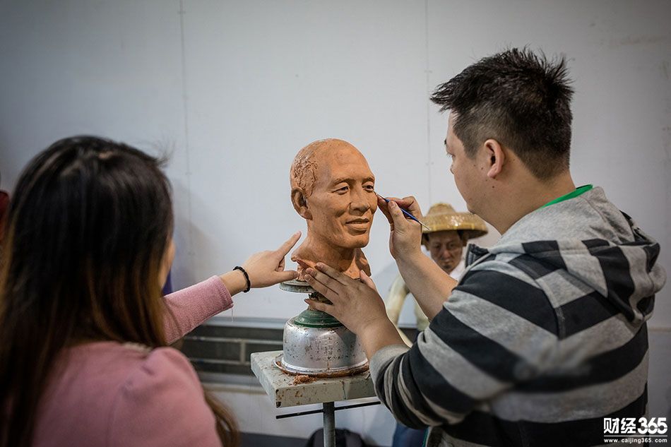 大學(xué)生創(chuàng)業(yè)：85后“玩泥巴”玩成蠟像藝人 工作室月入超10萬！