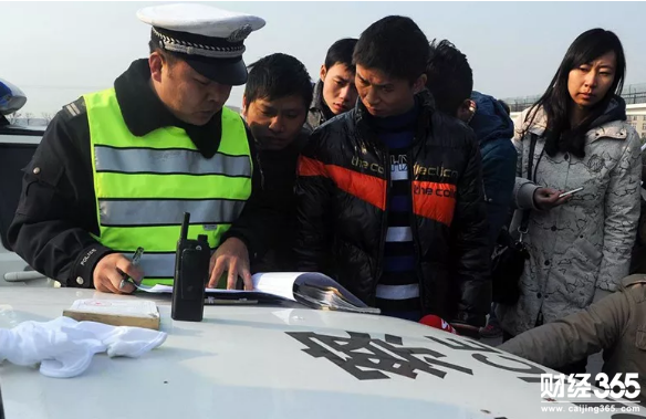 停車時把別人的罰單貼在自己車上 能逃過處罰嗎?