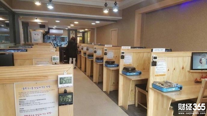 韓國(guó)現(xiàn)一人烤肉店：配一桌一爐一顯示器