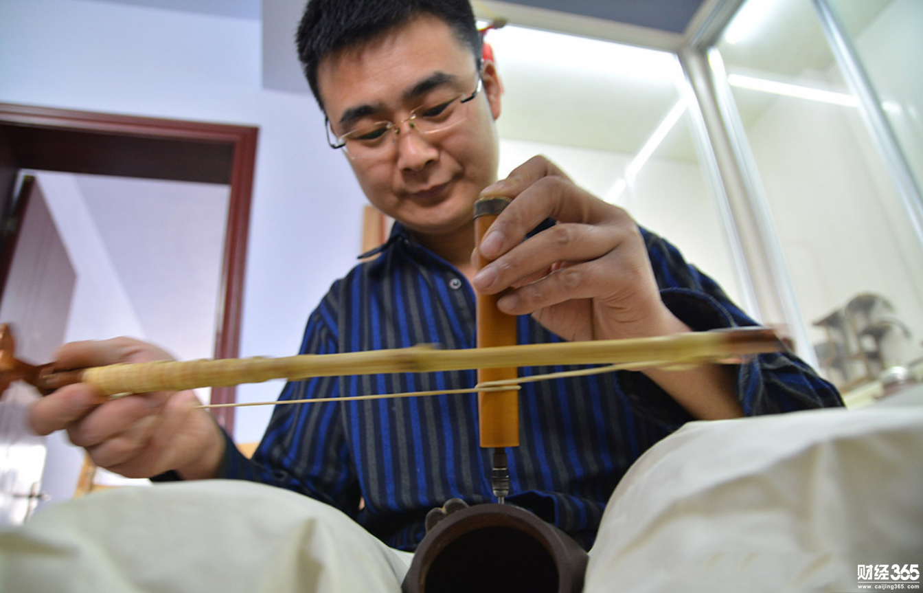 大學生創業：放棄白領工作，大學生繼承絕活年入30萬！