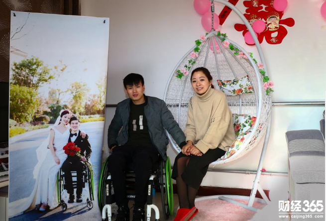 截癱小伙靠直播成網紅 粉絲零彩禮與其結婚