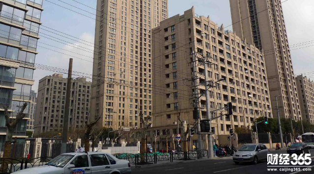 提高城市中大量”二地主”盤(pán)活存量土地積極性，多主體增加土地供應(yīng)