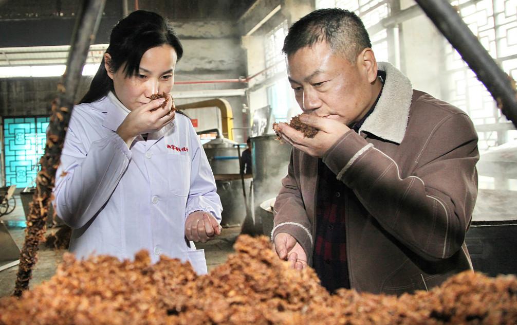 創業資訊：海歸“品酒工匠”日品白酒40種 舌頭發黑鼻腔麻木