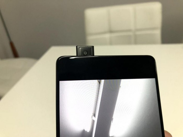 iPhone X“劉海”備受爭議 中國手機解決方案受外媒稱贊！