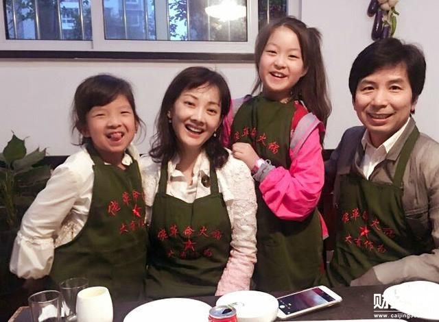 馮鞏郭冬臨的御用老婆被贊春晚最美小品演員,嫁上億富豪低調生活