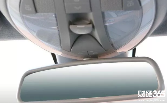 急剎車時觀察后視鏡