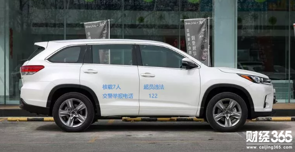 車管所噴字又出新花樣！“核載7人”四個字變為九個字！