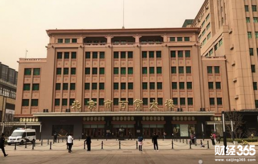 百貨零售業被“拋棄”，王府井百貨怎么自救？