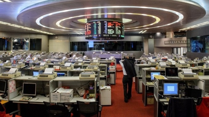 港股午盤漲0.96% 內房股大漲帶動重返28000點