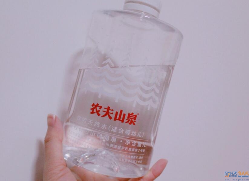 農夫山泉回應未開封瓶裝水現蛆蟲 農夫山泉股價年內暴跌40%